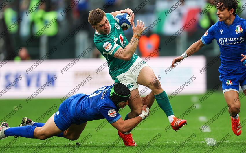 2025 Guinness Six Nations Championship Round 5, Stadio Olimpico, Rome 15/3/2025 Italy vs Ireland Ireland’s Jack Crowley tackled by Juan Ignacio Brex of Italy Mandatory Credit ©INPHO/Billy Stickland ITALIE-IRLANDE (17-22) 