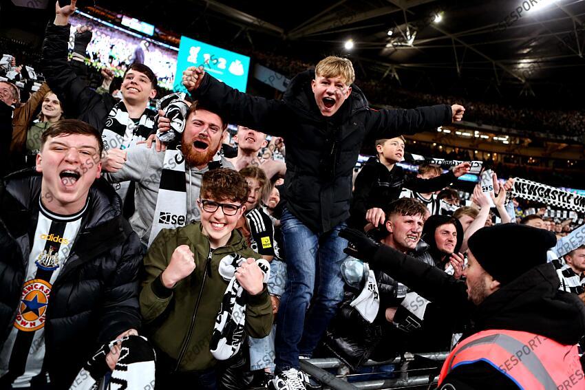 16 March 2025, London - Carabao Cup Final - Liverpool v Newcastle United - Newcastle fans celebrate victory - Photo: Jacques Feeney / Offside. FINALE LIVERPOOL-NEWCASTLE (1-2) 