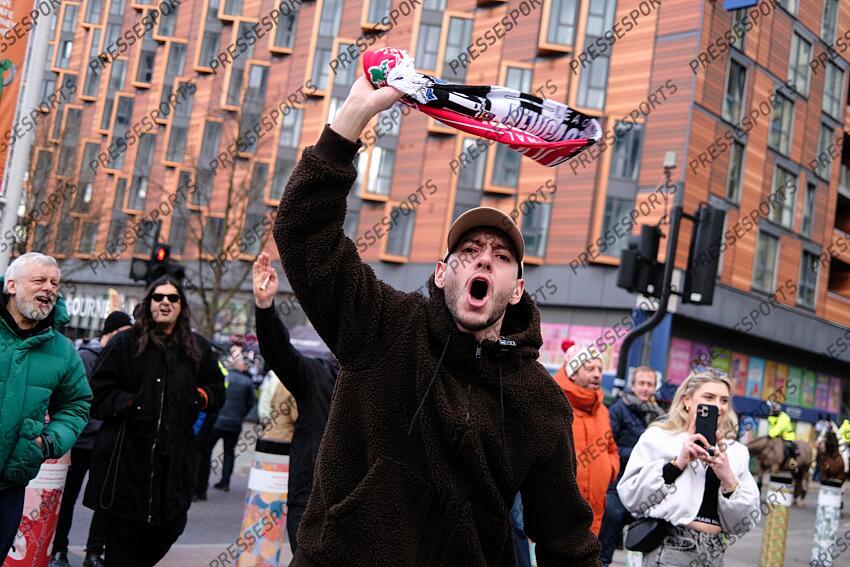 16 March 2025, London - Carabao Cup Final - Liverpool v Newcastle United - Fans walk down Wembley Way - Photo: Jacques Feeney / Offside. FINALE LIVERPOOL-NEWCASTLE (1-2) 