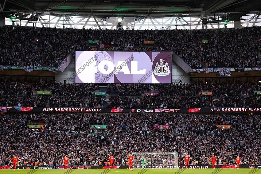16 March 2025, London - Carabao Cup Final - Liverpool v Newcastle United - Liverpool players walk back to the half way line after conceding - Photo: Jacques Feeney / Offside. FINALE LIVERPOOL-NEWCASTLE (1-2) 