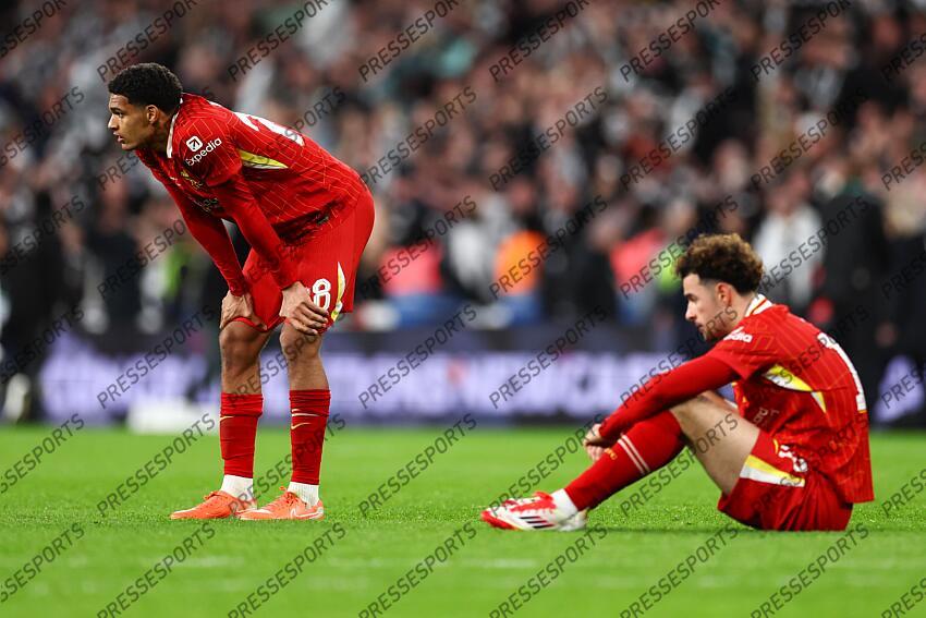 16 March 2025, London - Carabao Cup Final - Liverpool v Newcastle United - Jarell Quansah of Liverpool and Curtis Jones of Liverpool look dejected - Photo: Jacques Feeney / Offside. FINALE LIVERPOOL-NEWCASTLE (1-2) 
