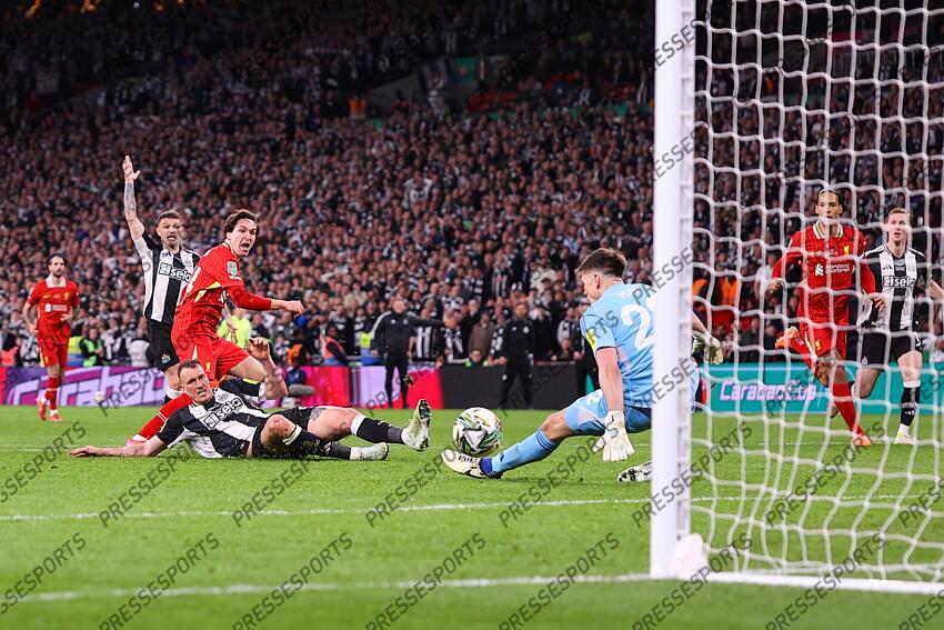 16 March 2025, London - Carabao Cup Final - Liverpool v Newcastle United - Federico Chiesa of Liverpool scores their first goal - Photo: Jacques Feeney / Offside. FINALE LIVERPOOL-NEWCASTLE (1-2) 