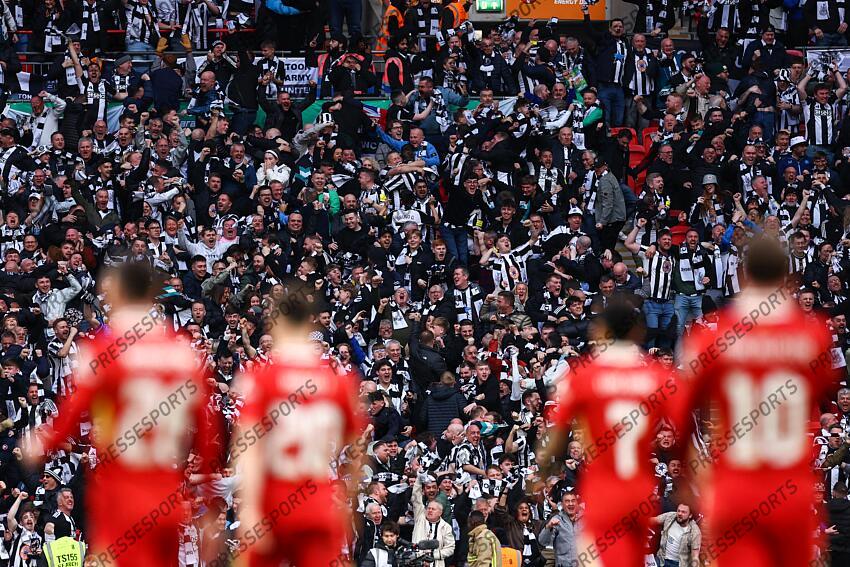 16 March 2025, London - Carabao Cup Final - Liverpool v Newcastle United - Newcastle fans celebrate their first goal - Photo: Jacques Feeney / Offside. FINALE LIVERPOOL-NEWCASTLE (1-2) 