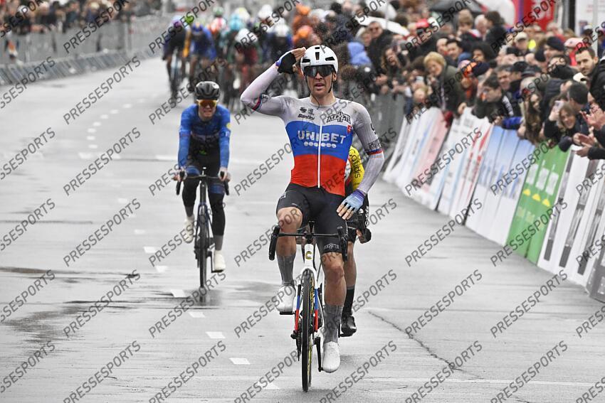CHOLET BAGGLO TOUR / 23-03-2025 / PHOTO BRUNO BADE / VICTOIRE DE LUKAS KUBIS (SVK) UNIBET TIETEMA ROCKETS / BENJAMIN THOMAS (FRA) COF EST 2È / NIKLAS LARSEN (DEN) BHS PL BETON BORNHOLM EST 3È / CHOLET AGGLO TOUR 