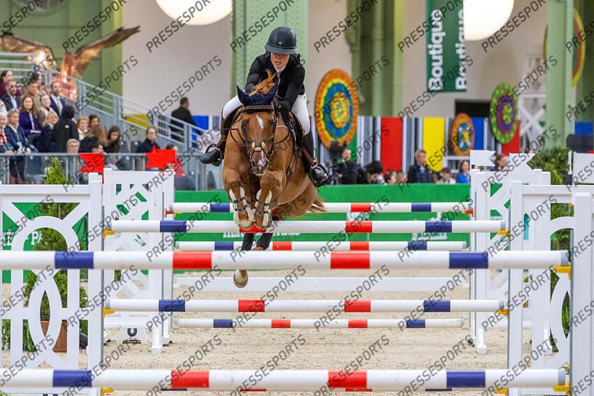 Saut Hermès 2025. Prix Hermès Sellier. Victoria GULLIKSEN (NOR). EQUINE AMERICA PAPA ROACH Eric KNOLL / Presse Sports SAUT HERMES 