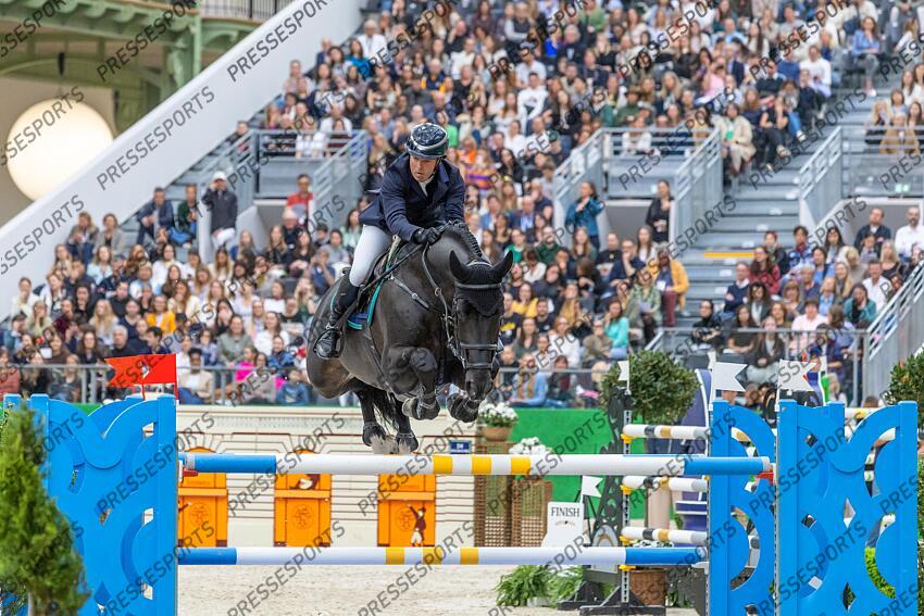 Saut Hermès 2025. Prix Hermès Sellier. Robert WHITAKER (GBR). VERMENTO Eric KNOLL / Presse Sports SAUT HERMES 