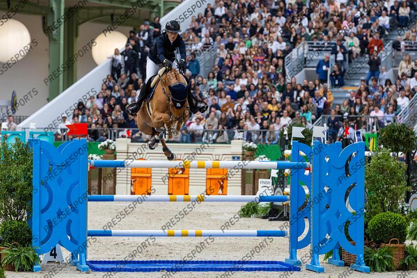 Saut Hermès 2025. Prix Hermès Sellier. Petronella ANDERSSON (SWE). CASTRES VAN DE BEGIJNAKKER Z Eric KNOLL / Presse Sports SAUT HERMES 