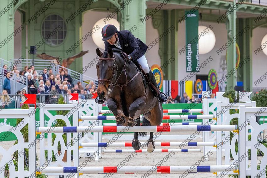 Saut Hermès 2025. Prix Hermès Sellier. Andreas SCHOU (DEN). DARC DE LUX Eric KNOLL / Presse Sports SAUT HERMES 
