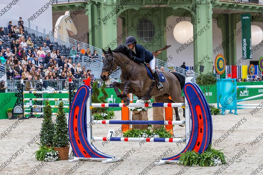 Saut Hermès 2025. Les talents Hermès. Allana CLUTTERBUCK (GBR). VYKINBAY Eric KNOLL / Presse Sports SAUT HERMES 