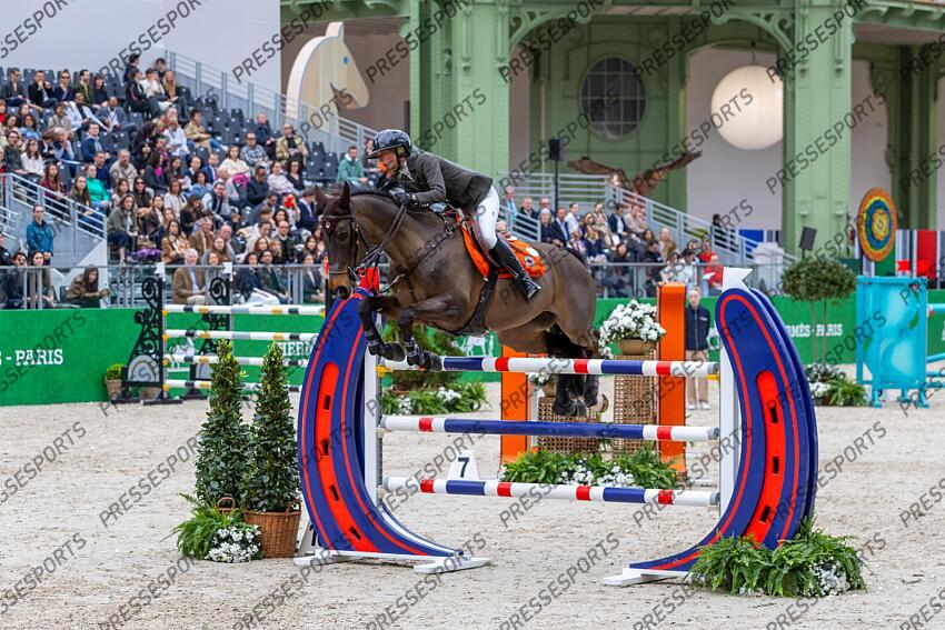 Saut Hermès 2025. Les talents Hermès. Claudia MOORE (GBR). HARDESTHER Eric KNOLL / Presse Sports SAUT HERMES 