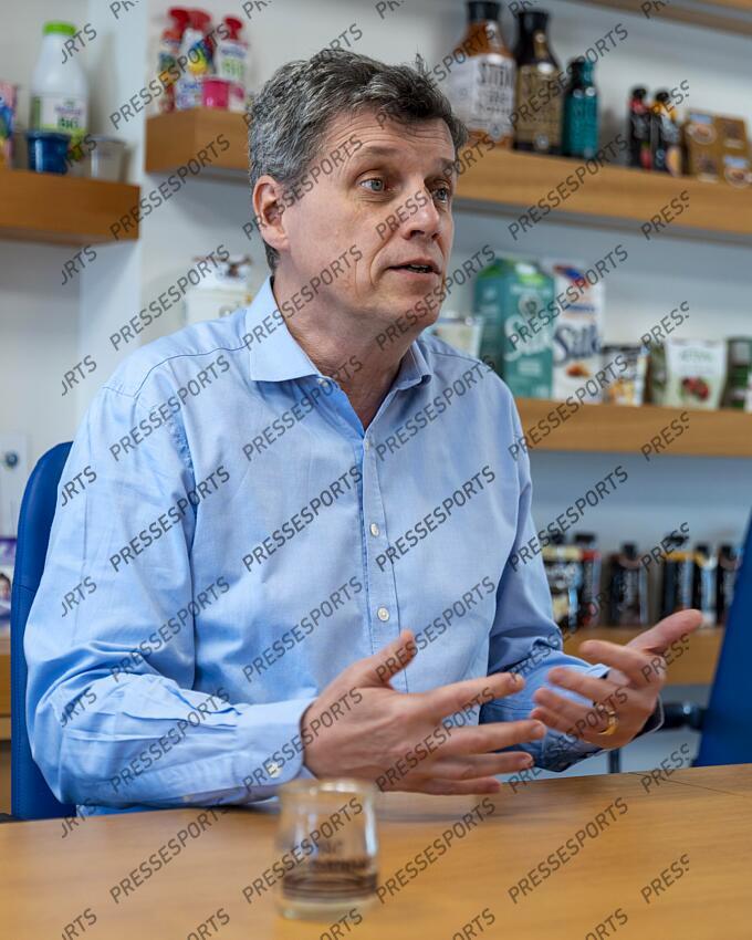 de saint affrique (antoine bernard) MAGAZINE DE SAINT AFFRIQUE directeur general de Danone - Attention image soumise a conditions particulieres, nous contacter avant toute utilisation - 