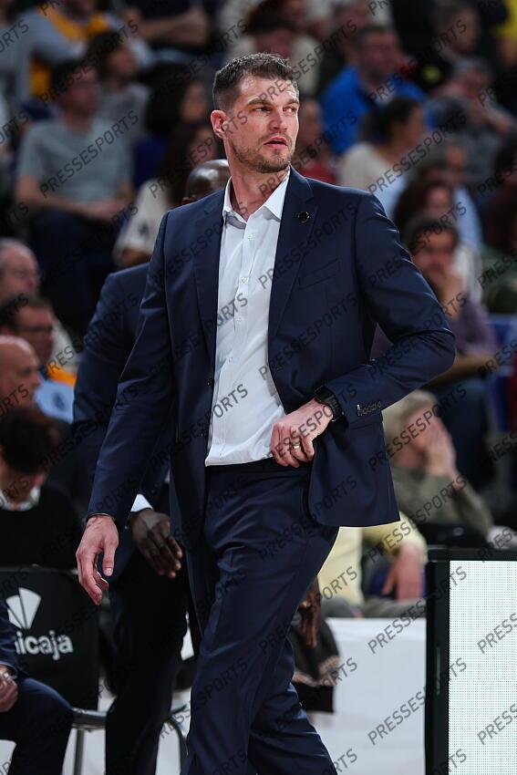 Tiago Splitter, head coach of Paris Basketball, looks on during the Turkish Airlines EuroLeague Regular Season Round 33 match between Real Madrid and Paris Basketball at Movistar Arena on April 03, 2025 in Madrid, Spain. REAL MADRID-PARIS BASKETBALL (105-104) 