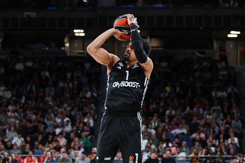 Collin Malcolm of Paris Basketball in action during the Turkish Airlines EuroLeague Regular Season Round 33 match between Real Madrid and Paris Basketball at Movistar Arena on April 03, 2025 in Madrid, Spain. REAL MADRID-PARIS BASKETBALL (105-104) 