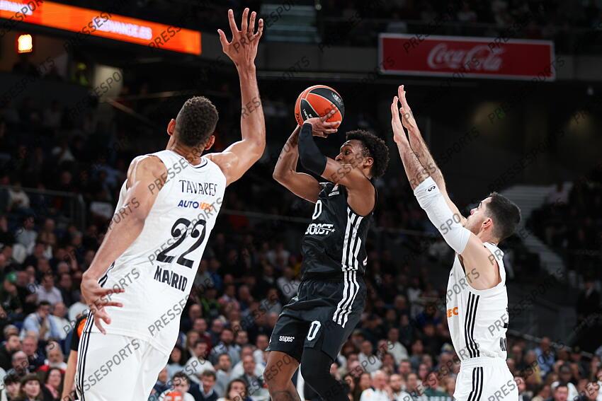 Walter Samuel Tavares da Veiga of Real Madrid, Tj Shorts of Paris Basketball and Alberto Abalde of Real Madrid in action during the Turkish Airlines EuroLeague Regular Season Round 33 match between Real Madrid and Paris Basketball at Movistar Arena on April 03, 2025 in Madrid, Spain. REAL MADRID-PARIS BASKETBALL (105-104) 