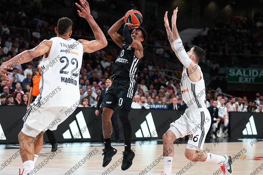 Walter Samuel Tavares da Veiga of Real Madrid, Tj Shorts of Paris Basketball and Alberto Abalde of Real Madrid in action during the Turkish Airlines EuroLeague Regular Season Round 33 match between Real Madrid and Paris Basketball at Movistar Arena on April 03, 2025 in Madrid, Spain. REAL MADRID-PARIS BASKETBALL (105-104) 