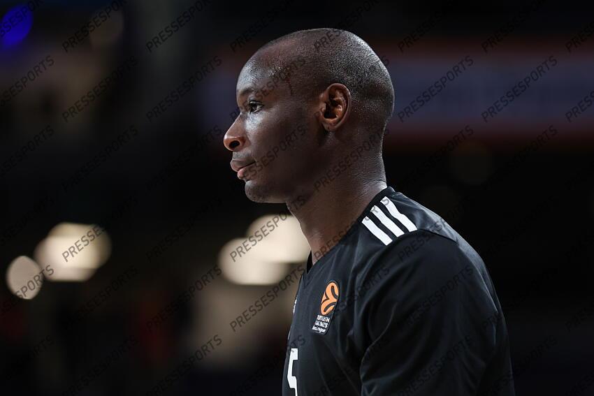 Bandja Sy of Paris Basketball warms up during the Turkish Airlines EuroLeague Regular Season Round 33 match between Real Madrid and Paris Basketball at Movistar Arena on April 03, 2025 in Madrid, Spain. REAL MADRID-PARIS BASKETBALL (105-104) 