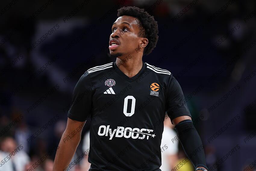Tj Shorts of Paris Basketball warms up during the Turkish Airlines EuroLeague Regular Season Round 33 match between Real Madrid and Paris Basketball at Movistar Arena on April 03, 2025 in Madrid, Spain. REAL MADRID-PARIS BASKETBALL (105-104) 