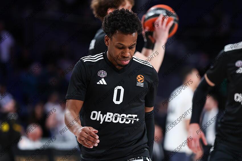 Tj Shorts of Paris Basketball warms up during the Turkish Airlines EuroLeague Regular Season Round 33 match between Real Madrid and Paris Basketball at Movistar Arena on April 03, 2025 in Madrid, Spain. REAL MADRID-PARIS BASKETBALL (105-104) 