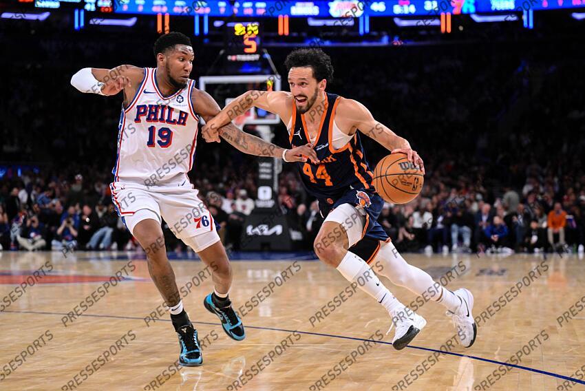 Apr 1, 2025; New York, New York, USA; New York Knicks guard Landry Shamet (44) drives to the basket while being defended by Philadelphia 76ers forward Justin Edwards (19) during the first half at Madison Square Garden. Mandatory Credit: John Jones-Imagn Images NBA: Philadelphia 76ers at New York Knicks 