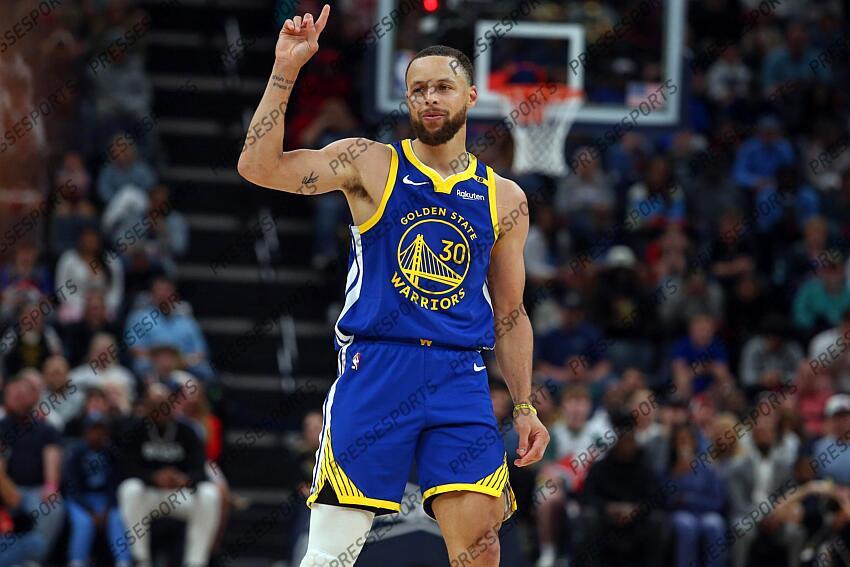 Apr 1, 2025; Memphis, Tennessee, USA; Golden State Warriors guard Stephen Curry (30) reacts during the fourth quarter against the Memphis Grizzlies at FedExForum. Mandatory Credit: Petre Thomas-Imagn Images NBA: Golden State Warriors at Memphis Grizzlies 