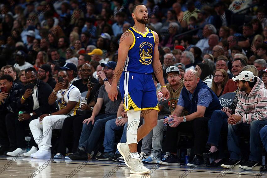 Apr 1, 2025; Memphis, Tennessee, USA; Golden State Warriors guard Stephen Curry (30) looks on during the third quarter against the Memphis Grizzlies at FedExForum. Mandatory Credit: Petre Thomas-Imagn Images NBA: Golden State Warriors at Memphis Grizzlies 