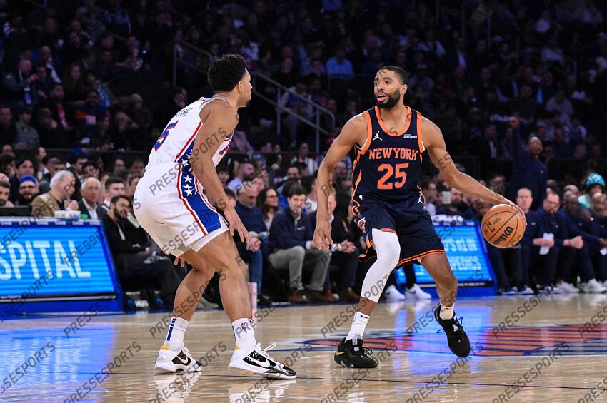 Apr 1, 2025; New York, New York, USA; New York Knicks forward Mikal Bridges (25) sets the play while being defended by Philadelphia 76ers guard Quentin Grimes (5) during the first half at Madison Square Garden. Mandatory Credit: John Jones-Imagn Images NBA: Philadelphia 76ers at New York Knicks 