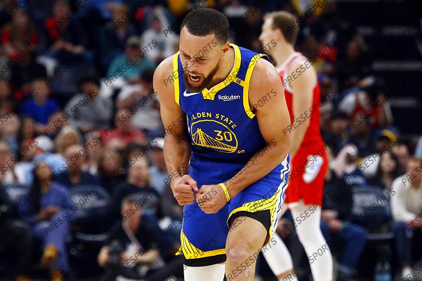 Apr 1, 2025; Memphis, Tennessee, USA; Golden State Warriors guard Stephen Curry (30) reacts during a time out during the first quarter against the Memphis Grizzlies at FedExForum. Mandatory Credit: Petre Thomas-Imagn Images NBA: Golden State Warriors at Memphis Grizzlies 