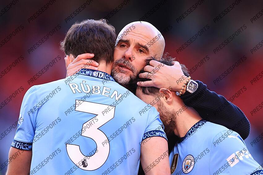 6th April 2025 - Premier League - Manchester United v Manchester City - Manchester City manager Pep Guardiola hugs Ruben Dias of Manchester City (L) and Bernardo Silva of Manchester City after the match - Photo: Simon Stacpoole / Offside. MANCHESTER UNITED-MANCHESTER CITY (0-0) 