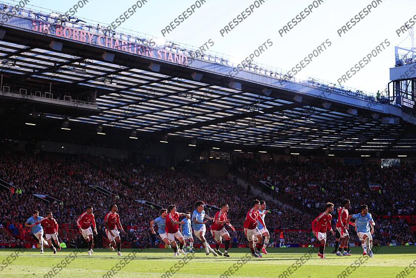 6th April 2025 - Premier League - Manchester United v Manchester City - Players move into position - Photo: Simon Stacpoole / Offside. MANCHESTER UNITED-MANCHESTER CITY (0-0) 