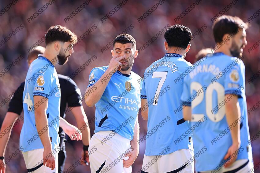 6th April 2025 - Premier League - Manchester United v Manchester City - Mateo Kovacic of Manchester City signals - Photo: Simon Stacpoole / Offside. MANCHESTER UNITED-MANCHESTER CITY (0-0) 