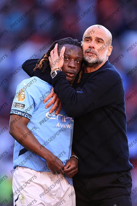 6th April 2025 - Premier League - Manchester United v Manchester City - Manchester City manager Pep Guardiola hugs Jeremy Doku of Manchester City after the match - Photo: Simon Stacpoole / Offside. MANCHESTER UNITED-MANCHESTER CITY (0-0) 