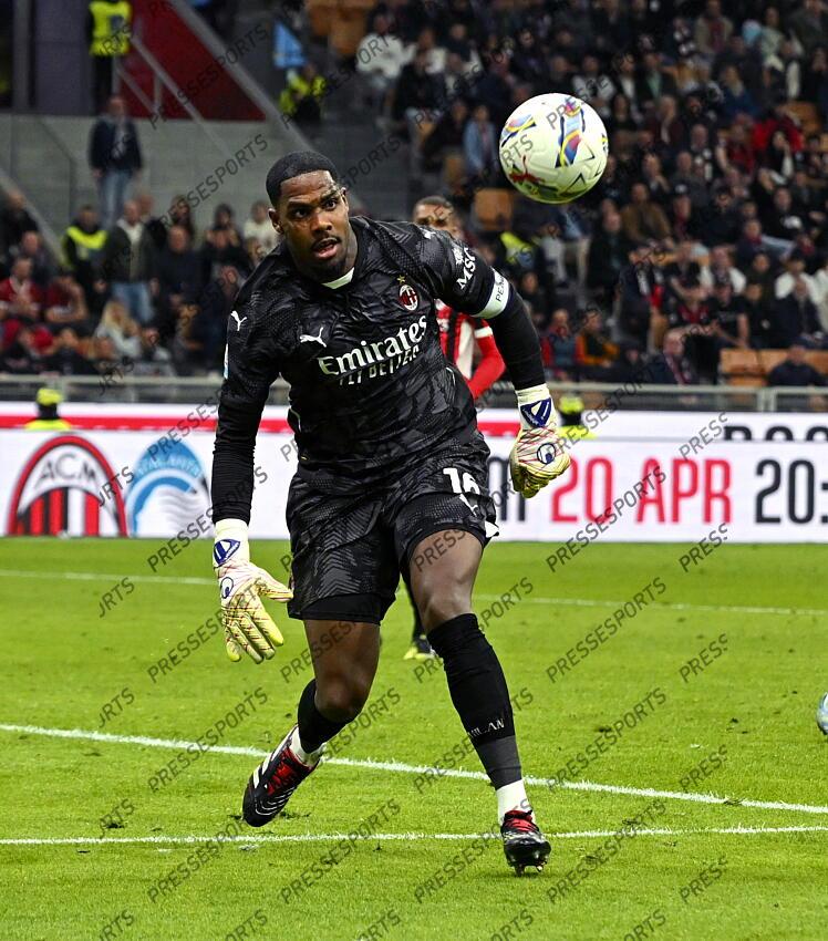 Foto IPP/Paolo Bona Milano 05/04//2025 Campionato Serie A di Calcio stagione 2024/2025 partita Milan-Fiorentina Nella foto Mike Maignan Italy Photo Press Worldwide Copyright AC MILAN-FIORENTINA (2-2) 