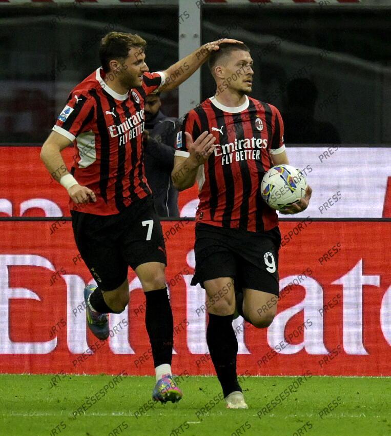 Foto IPP/Paolo Bona Milano 05/04//2025 Campionato Serie A di Calcio stagione 2024/2025 partita Milan-Fiorentina Nella foto Luka Jovic esulta dopo il gol del 2-2 con Santiago Gimenez Italy Photo Press Worldwide Copyright AC MILAN-FIORENTINA (2-2) 