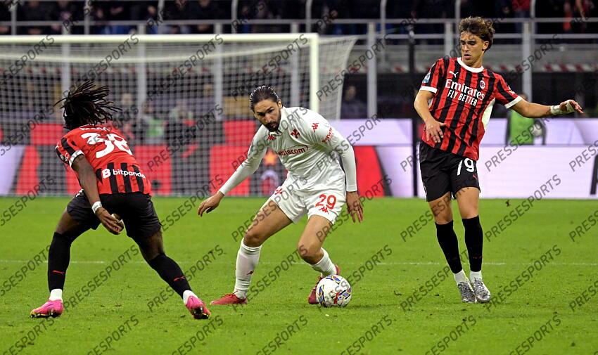 Foto IPP/Paolo Bona Milano 05/04//2025 Campionato Serie A di Calcio stagione 2024/2025 partita Milan-Fiorentina Nella fotoYacine Adli e Joao Falix Italy Photo Press Worldwide Copyright AC MILAN-FIORENTINA (2-2) 