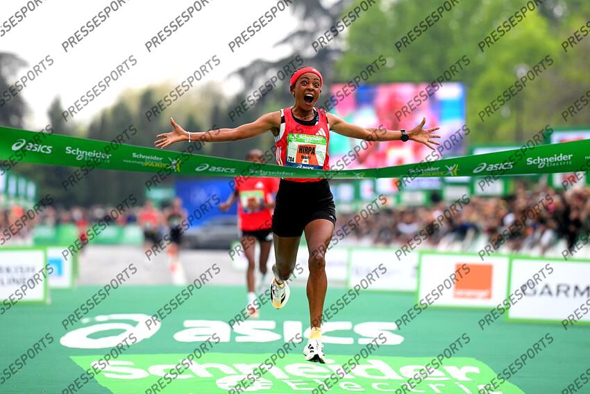 ATHLETISME 2025 MARATHON DE PARIS