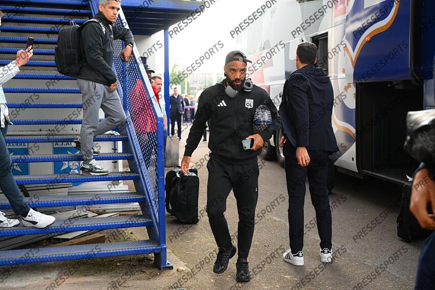 lacazette (alexandre) AUXERRE-LYON (1-3) arrivee des joueurs 