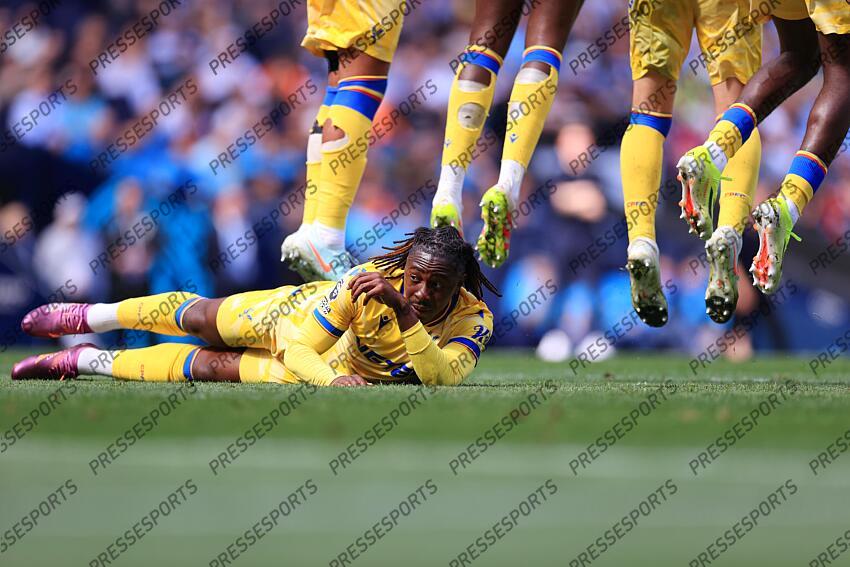 12th April 2025 - Premier League - Manchester City v Crystal Palace - Eberechi Eze of Crystal Palace lies in the draught-excluder position in the defensive wall as his teammates jump in front of him - Photo: Simon Stacpoole / Offside. MANCHESTER CITY-CRYSTAL PALACE (5-2) 