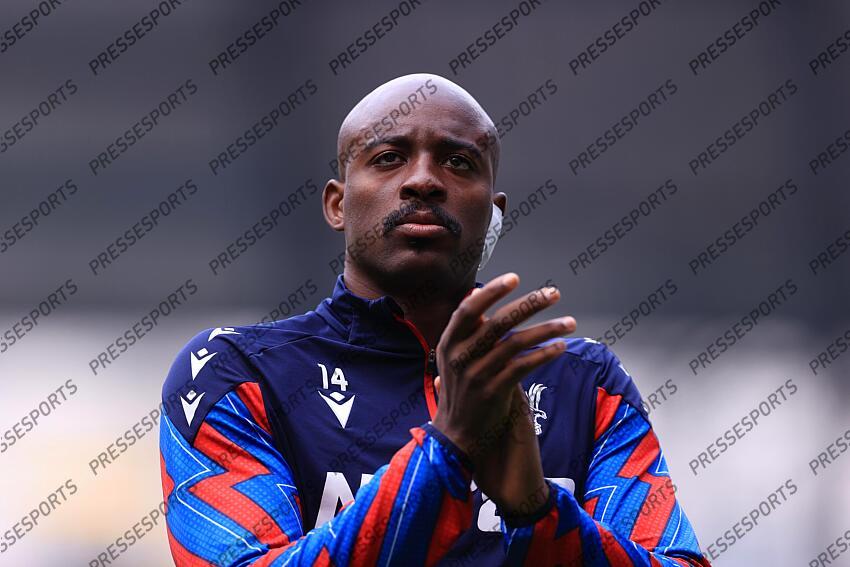 12th April 2025 - Premier League - Manchester City v Crystal Palace - Jean-Philippe Mateta of Crystal Palace applauds the support after the match - Photo: Simon Stacpoole / Offside. MANCHESTER CITY-CRYSTAL PALACE (5-2) 