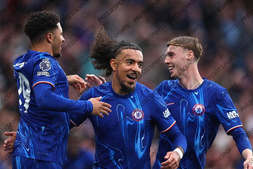 13 April 2025, London - Premier League Football - Chelsea v Ipswich Town - Malo Gusto and Cole Palmer celebrate their equalising goal with goalscorer Jadon Sancho - Photo: Charlotte Wilson / Offside. CHELSEA-IPSWICH (2-2) 