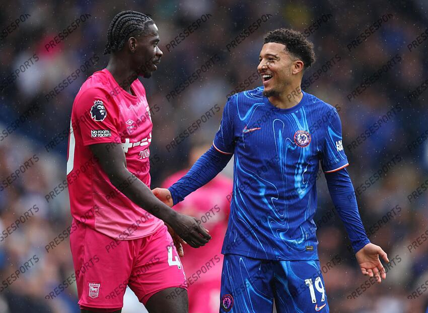 13 April 2025, London - Premier League Football - Chelsea v Ipswich Town - Axel Tuanzebe of Ipswich Town and Jadon Sancho of Chelsea - Photo: Charlotte Wilson / Offside. CHELSEA-IPSWICH (2-2) 