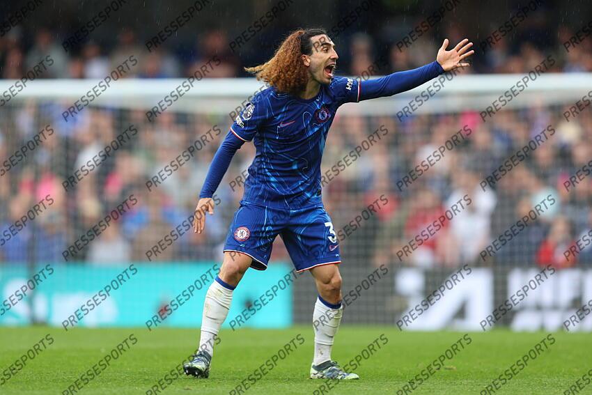 13 April 2025, London - Premier League Football - Chelsea v Ipswich Town - Marc Cucurella of Chelsea gestures to the linesman - Photo: Charlotte Wilson / Offside. CHELSEA-IPSWICH (2-2) 