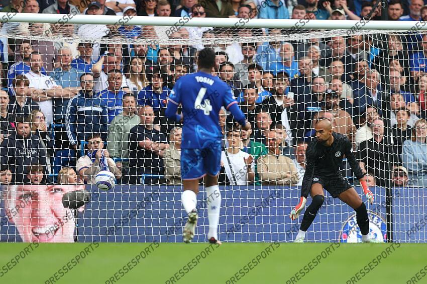 13 April 2025, London - Premier League Football - Chelsea v Ipswich Town - Chelsea goalkeeper Robert Sanchez watches the ball pass him for the second Ipswich goal - Photo: Charlotte Wilson / Offside. CHELSEA-IPSWICH (2-2) 
