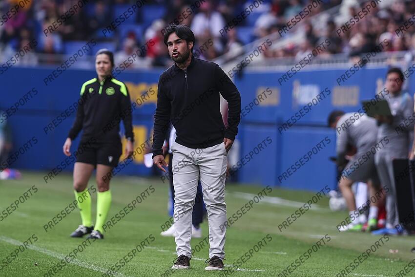 Pere Romeu, head coach of FC Barcelona looks on during the Spanish Women league, Liga F, football match played between FC Barcelona and Atletico de Madrid at Johan Cruyff Stadium on April 13, 2025 in Sant Joan Despi, Spain. (F) FC BARCELONE-(F) ATLETICO MADRID (6-0) 