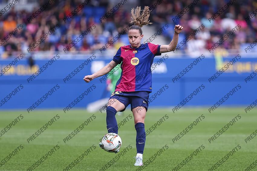 Ona Batlle of FC Barcelona controls the ball during the Spanish Women league, Liga F, football match played between FC Barcelona and Atletico de Madrid at Johan Cruyff Stadium on April 13, 2025 in Sant Joan Despi, Spain. (F) FC BARCELONE-(F) ATLETICO MADRID (6-0) 