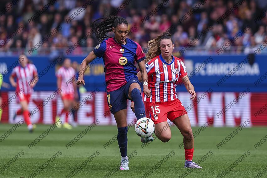 Salma Paralluelo of FC Barcelona controls the ball during the Spanish Women league, Liga F, football match played between FC Barcelona and Atletico de Madrid at Johan Cruyff Stadium on April 13, 2025 in Sant Joan Despi, Spain. (F) FC BARCELONE-(F) ATLETICO MADRID (6-0) 