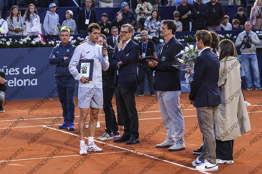 Albert Ramos-Vinolas of Spain honored at the end for his last tennis match at the Barcelona Open Banc Sabadell - Conde Godo 2025 Day 1 at the Real Club De Tenis Barcelona on April 14, 2025 in Barcelona, Spain. OPEN DE BARCELONE 
