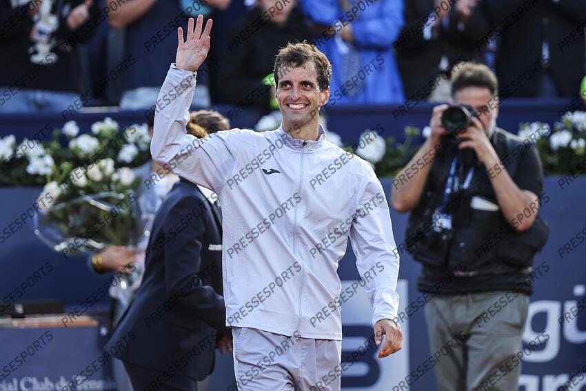 Albert Ramos-Vinolas of Spain honored at the end for his last tennis match at the Barcelona Open Banc Sabadell - Conde Godo 2025 Day 1 at the Real Club De Tenis Barcelona on April 14, 2025 in Barcelona, Spain. OPEN DE BARCELONE 