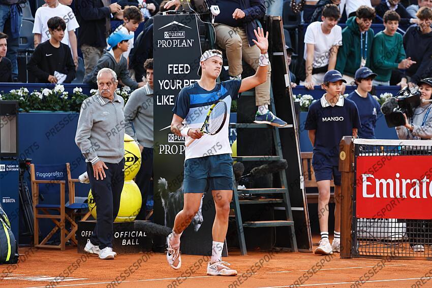 Holger Rune (DEN), APRIL14, 2025 - Tennis : Holger Rune celebrate after winning singles 1st round match against Albert Ramos-Vinolas on the Barcelona Open Banc Sabadell tennis tournament at the Real Club de Tenis de Barcelona in Barcelona, Spain. (Photo by Mutsu Kawamori/AFLO) OPEN DE BARCELONE 