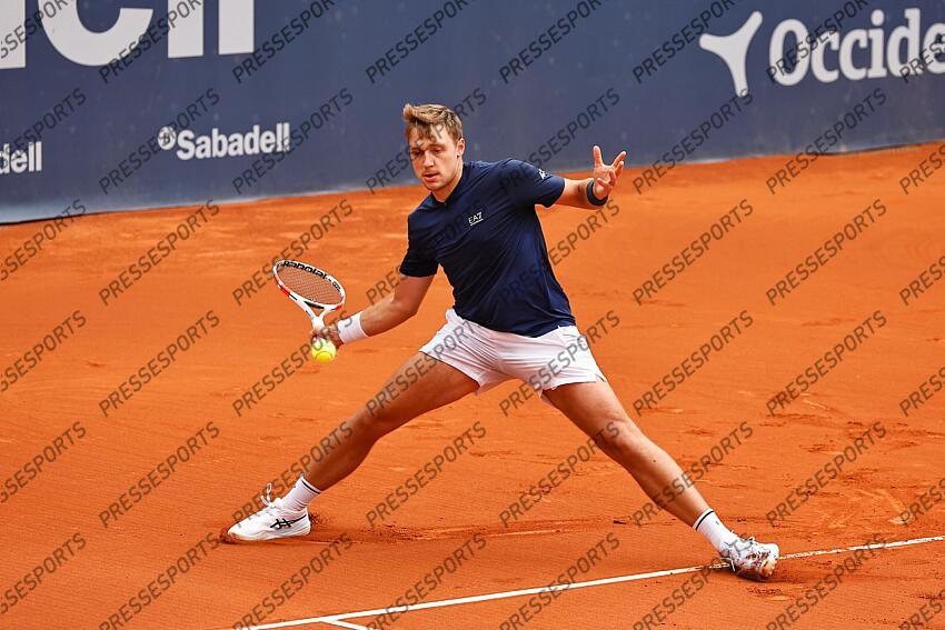 Hamad Medjedovic (SRB), APRIL14, 2025 - Tennis : Medjedovic during singles 1st round match against Giovanni Mpetshi Perricard on the Barcelona Open Banc Sabadell tennis tournament at the Real Club de Tenis de Barcelona in Barcelona, Spain. (Photo by Mutsu Kawamori/AFLO) OPEN DE BARCELONE 