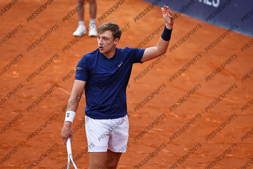 Hamad Medjedovic (SRB), APRIL14, 2025 - Tennis : Medjedovic during singles 1st round match against Giovanni Mpetshi Perricard on the Barcelona Open Banc Sabadell tennis tournament at the Real Club de Tenis de Barcelona in Barcelona, Spain. (Photo by Mutsu Kawamori/AFLO) OPEN DE BARCELONE 
